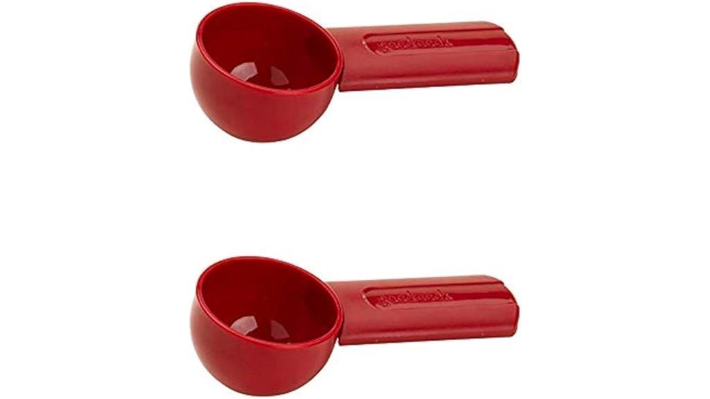 two 1 8 cup scoops
